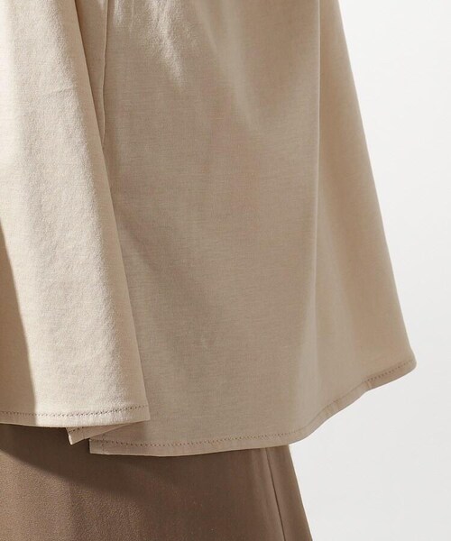 OZOC（オゾック）の「[洗える]シャーリングネックパフスリーブブラウス（トップス・レディース・オフホワイト(003)/ベージュ(052)/サックス(090)/カーキ(027)/ボルドー(064)・38(M)）」の11枚目の写真