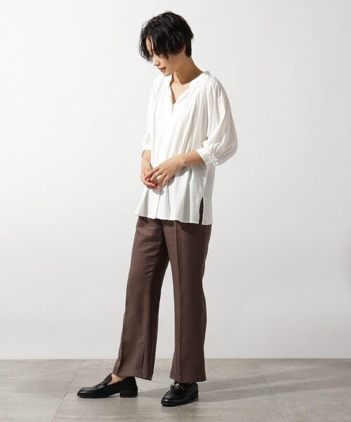 OZOC（オゾック）の「[洗える]シャーリングネックパフスリーブブラウス（トップス・レディース・オフホワイト(003)/ベージュ(052)/サックス(090)/カーキ(027)/ボルドー(064)・38(M)）」の15枚目の写真