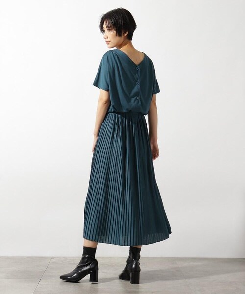 OZOC（オゾック）の「[洗える]2WAYプリーツワンピース（ワンピース/ドレス・レディース・ブルー(092)/ナチュラル(050)/ダークブラウン(043)/モデル情報:身長150cm 着用サイズ38(M)/モデル情報:身長157cm 着用サイズ38(M)/モデル情報:身長160cm 着用サイズ38(M)/モデル情報:身長165cm 着用サイズ38(M)・38(M)/50(L)）」の14枚目の写真