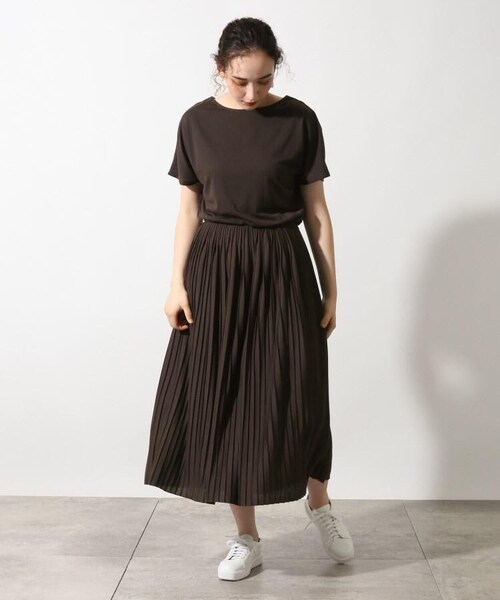 OZOC（オゾック）の「[洗える]2WAYプリーツワンピース（ワンピース/ドレス・レディース・ブルー(092)/ナチュラル(050)/ダークブラウン(043)/モデル情報:身長150cm 着用サイズ38(M)/モデル情報:身長157cm 着用サイズ38(M)/モデル情報:身長160cm 着用サイズ38(M)/モデル情報:身長165cm 着用サイズ38(M)・38(M)/50(L)）」の18枚目の写真