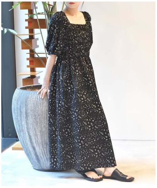 w closet(ダブルクローゼット)の「シャーリングワンピース(ワンピース/ドレス・レディース・Dネイビー/ブルー/ヒョウ柄ブラック/グレー/無地ブラック・FREE/M/L)」の10枚目の写真