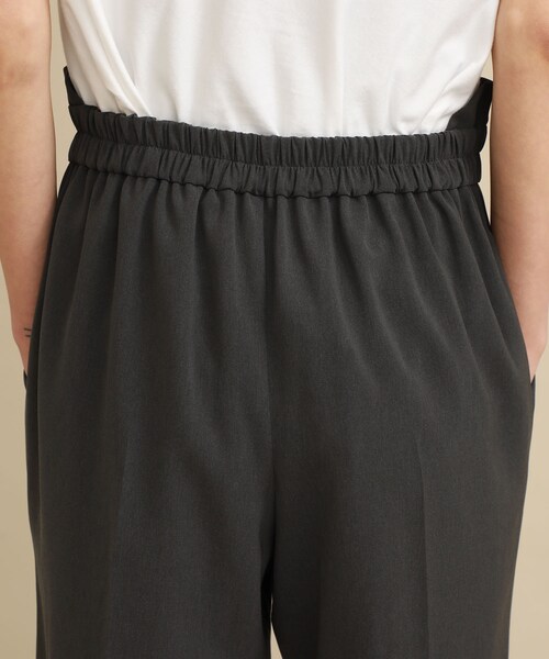 FEMMENT（ファモン）の「バックサテンフロントタックパンツ（パンツ・レディース・BLACK/YELLOW/YLW・1/3）」の17枚目の写真