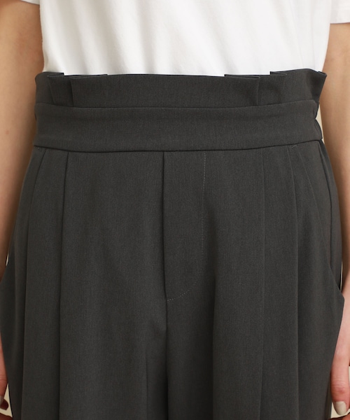 FEMMENT（ファモン）の「バックサテンフロントタックパンツ（パンツ・レディース・BLACK/YELLOW/YLW・1/3）」の14枚目の写真