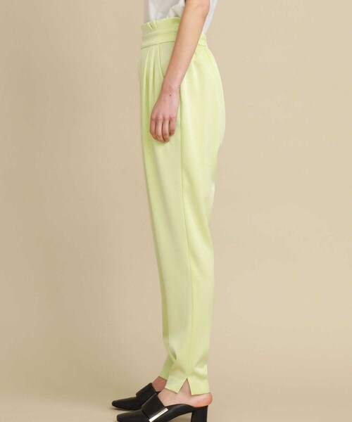 FEMMENT（ファモン）の「バックサテンフロントタックパンツ（パンツ・レディース・BLACK/YELLOW/YLW・1/3）」の4枚目の写真