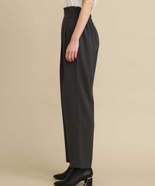 FEMMENT（ファモン）の「バックサテンフロントタックパンツ（パンツ・レディース・BLACK/YELLOW/YLW・1/3）」の12枚目の写真