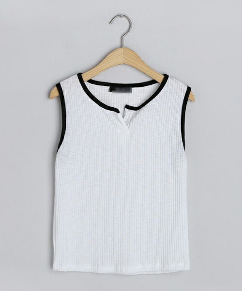 DHOLIC(ディーホリック)の「配色スリットネックスリーブレス(タンクトップ・レディース・ホワイト/ベージュ/ブラック・FREE)」の1枚目の写真