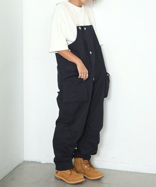 BOYSHE(ボーイシー)の「オーバーサイズ オーバーオール ネイビー(チノパンツ・レディース・その他)」の5枚目の写真