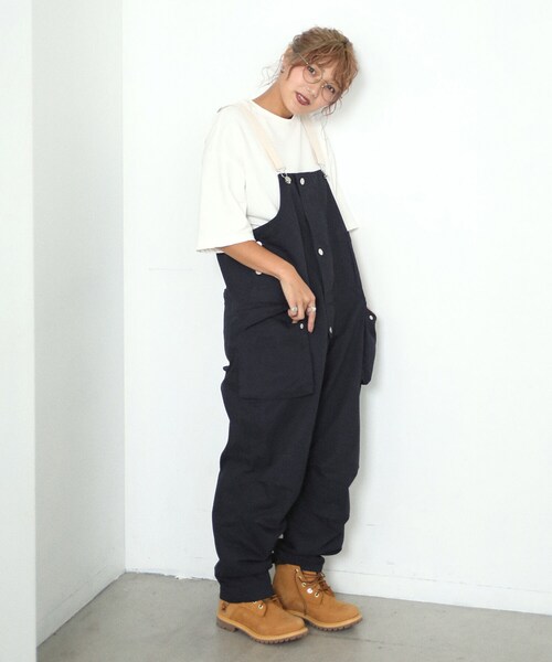 BOYSHE(ボーイシー)の「オーバーサイズ オーバーオール ネイビー(チノパンツ・レディース・その他)」の2枚目の写真