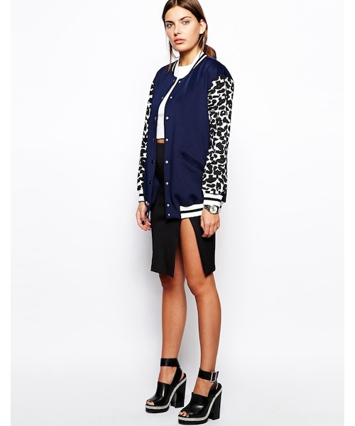 Finders Keepers（フィンダーズキーパーズ）の「Finders Keepers Once Again Bomber with Leopard Sleeves（トップス・navyleopardprint・M-US 6/S-US 4/L-US 8/XS-US 2）」の2枚目の写真