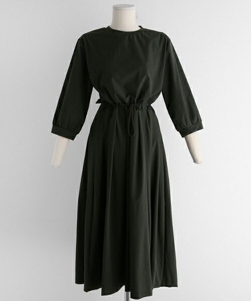 DHOLIC（ディーホリック）の「ドロストタックワンピース（ワンピース・レディース・ブラック/グリーン/グレー/ベージュ/ブルー・FREE）」の4枚目の写真