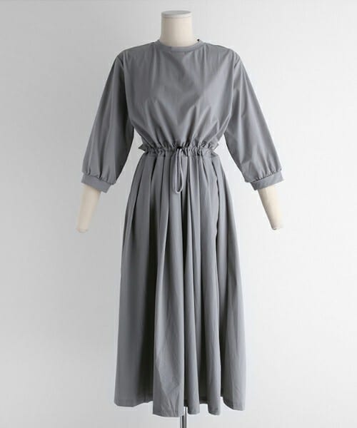 DHOLIC（ディーホリック）の「ドロストタックワンピース（ワンピース・レディース・ブラック/グリーン/グレー/ベージュ/ブルー・FREE）」の2枚目の写真