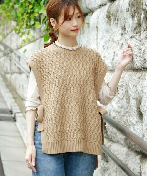 Crisp（クリスプ）の「ツイストアランニットベスト[c1k2742]（ベスト・レディース・アイボリー/ベージュ・FREE）」の2枚目の写真