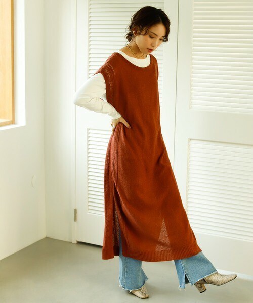 Auntie Rosa Holiday（アンティローザホリデー）の「サイド透かし編みニットベストワンピース（ワンピース・レディース・ホワイト/レッド/ベージュ・FREE）」の3枚目の写真