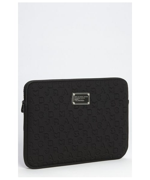 Marc by Marc Jacobs(マークバイマークジェイコブス)の「MARC BY MARC JACOBS 'Dreamy Logo' Laptop Sleeve (13 Inch)(ビジネスバッグ・Black・14"W x 10"H x 1"D.)」の3枚目の写真