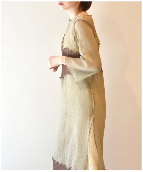 w closet（ダブルクローゼット）の「プリーツシフォン配色切替メローワンピース（ワンピース/ドレス・レディース・オフホワイト/Lモカ/Dサックス・FREE/M/L）」の22枚目の写真