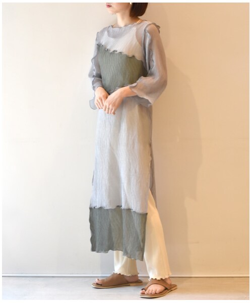 w closet（ダブルクローゼット）の「プリーツシフォン配色切替メローワンピース（ワンピース/ドレス・レディース・オフホワイト/Lモカ/Dサックス・FREE/M/L）」の6枚目の写真