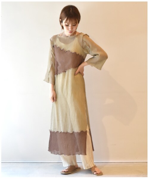 w closet（ダブルクローゼット）の「プリーツシフォン配色切替メローワンピース（ワンピース/ドレス・レディース・オフホワイト/Lモカ/Dサックス・FREE/M/L）」の17枚目の写真