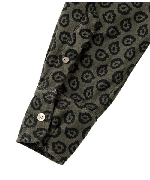 Maison Kitsune（メゾンキツネ）の「【先行受注】CLASSIC BD POCKET FLYING SPARK（トップス・メンズ・レッド/ワイン・38/39/40）」の7枚目の写真