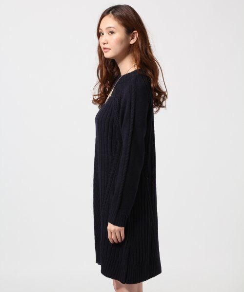 GLOBAL WORK(グローバルワーク)の「【WEB先行予約】ケーブルニットワンピース(ワンピース/ドレス・レディース・ホワイト05/グレー15/ボルドー38/ネイビー88・M/L)」の5枚目の写真
