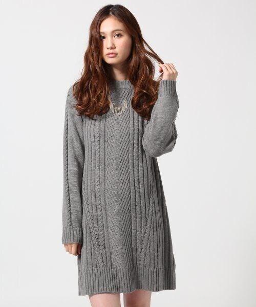 GLOBAL WORK(グローバルワーク)の「【WEB先行予約】ケーブルニットワンピース(ワンピース/ドレス・レディース・ホワイト05/グレー15/ボルドー38/ネイビー88・M/L)」の2枚目の写真