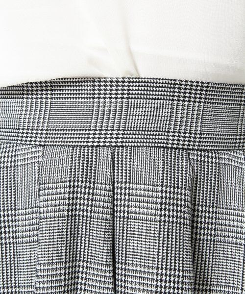 JEANASIS（ジーナシス）の「ガラタックミディフレアスカート（スカート・レディース・ホワイトストライプ/グレーチェック・FREE）」の5枚目の写真