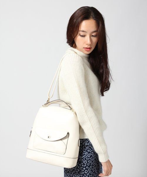 JEANASIS（ジーナシス）の「フロントポケット２ＷＡＹショルダー（バッグ・レディース・アイボリー/ブラック・FREE）」の3枚目の写真