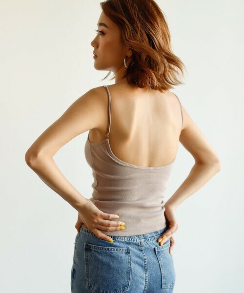 Auntie Rosa Holiday（アンティローザホリデー）の「ナローストラップリブカップキャミソール/バックオープン（キャミソール・レディース・ホワイト/ブラック/ブラウン/ベージュ・FREE）」の4枚目の写真