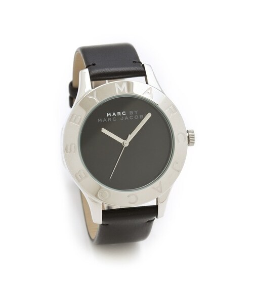 Marc by Marc Jacobs(マークバイマークジェイコブス)の「Marc by Marc Jacobs Blade Etched Logo Watch(アナログ腕時計・Silver/Black・One Size)」の1枚目の写真