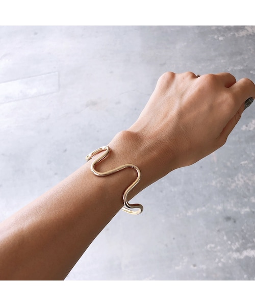 copine（コピン）の「スタイリッシュデザイン！ウェーブバングル(2color)（バングル/リストバンド・レディース・その他）」の11枚目の写真