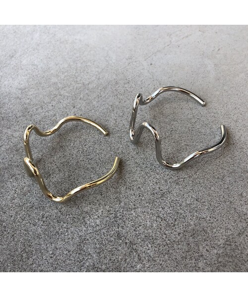 copine（コピン）の「スタイリッシュデザイン！ウェーブバングル(2color)（バングル/リストバンド・レディース・その他）」の3枚目の写真