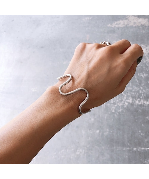 copine（コピン）の「スタイリッシュデザイン！ウェーブバングル(2color)（バングル/リストバンド・レディース・その他）」の10枚目の写真