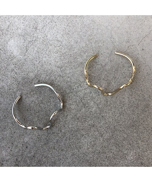 copine（コピン）の「スタイリッシュデザイン！ウェーブバングル(2color)（バングル/リストバンド・レディース・その他）」の2枚目の写真