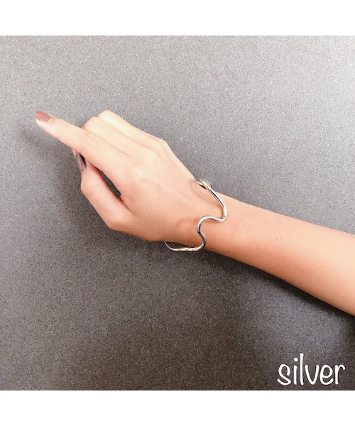 copine（コピン）の「スタイリッシュデザイン！ウェーブバングル(2color)（バングル/リストバンド・レディース・その他）」の12枚目の写真