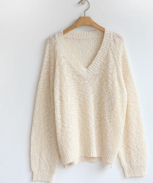 DHOLIC STYLE（ディーホリックスタイル）の「[qnigirls] Vネックルーズフィットニット（ニット/セーター・レディース・ブラック/イエロー/レッド/ホワイト/グリーン/ブルー・FREE）」の2枚目の写真