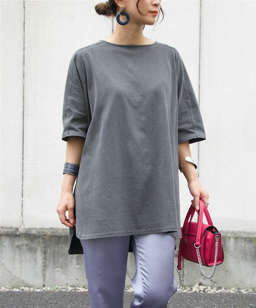 Sheson(シーズン)の「ピグメントオーバーチュニックTee(Tシャツ/カットソー・レディース・カーキ/チャコールグレー/グレーベージュ/テラコッタ・FREE)」の2枚目の写真