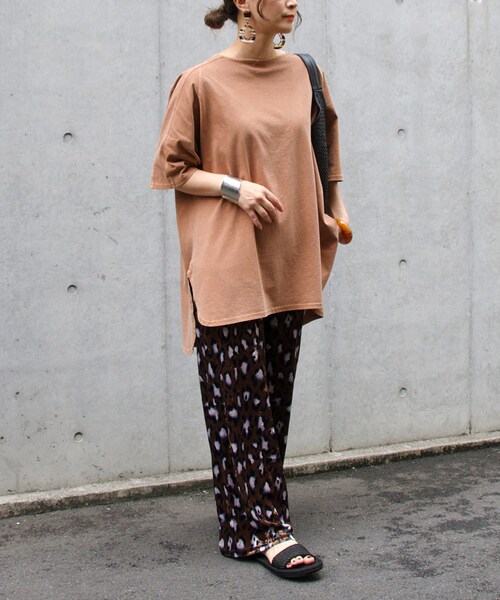 Sheson(シーズン)の「ピグメントオーバーチュニックTee(Tシャツ/カットソー・レディース・カーキ/チャコールグレー/グレーベージュ/テラコッタ・FREE)」の6枚目の写真