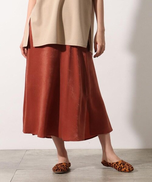OZOC（オゾック）の「[洗える]マロンサテンスカート（スカート・レディース・カーキ(027)/ブラウン(042)/ベージュ(052)・38(M)）」の2枚目の写真