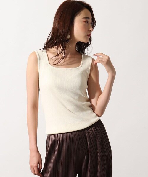 OZOC(オゾック)の「ノースリーブニット(トップス・レディース・オフホワイト(003)/キャメル(041)/ナチュラル(050)/モデル情報:身長165cm 着用サイズ38(M)/モデル情報:身長168cm 着用サイズ38(M)・38(M))」の1枚目の写真