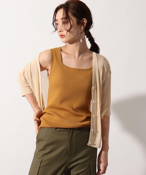 OZOC(オゾック)の「ノースリーブニット(トップス・レディース・オフホワイト(003)/キャメル(041)/ナチュラル(050)/モデル情報:身長165cm 着用サイズ38(M)/モデル情報:身長168cm 着用サイズ38(M)・38(M))」の2枚目の写真