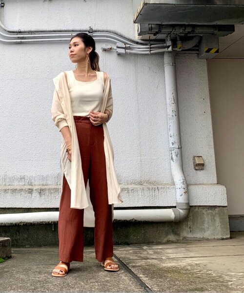 OZOC(オゾック)の「ノースリーブニット(トップス・レディース・オフホワイト(003)/キャメル(041)/ナチュラル(050)/モデル情報:身長165cm 着用サイズ38(M)/モデル情報:身長168cm 着用サイズ38(M)・38(M))」の22枚目の写真