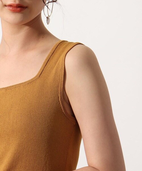 OZOC(オゾック)の「ノースリーブニット(トップス・レディース・オフホワイト(003)/キャメル(041)/ナチュラル(050)/モデル情報:身長165cm 着用サイズ38(M)/モデル情報:身長168cm 着用サイズ38(M)・38(M))」の8枚目の写真