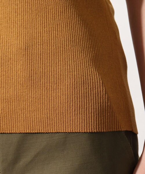 OZOC(オゾック)の「ノースリーブニット(トップス・レディース・オフホワイト(003)/キャメル(041)/ナチュラル(050)/モデル情報:身長165cm 着用サイズ38(M)/モデル情報:身長168cm 着用サイズ38(M)・38(M))」の10枚目の写真