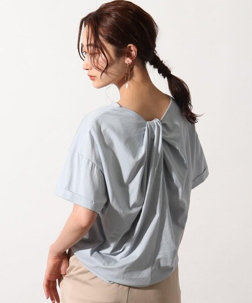 OZOC（オゾック）の「[26(S)/52(LL)WEB限定サイズ][洗える]バックツイストプルオーバー（トップス・レディース・オフホワイト(003)/ナチュラル(050)/サックス(090)/スミクロ(018)/モデル情報:身長163cm 着用サイズ38(M)・26(S)/38(M)/40(L)/52(LL)）」の3枚目の写真