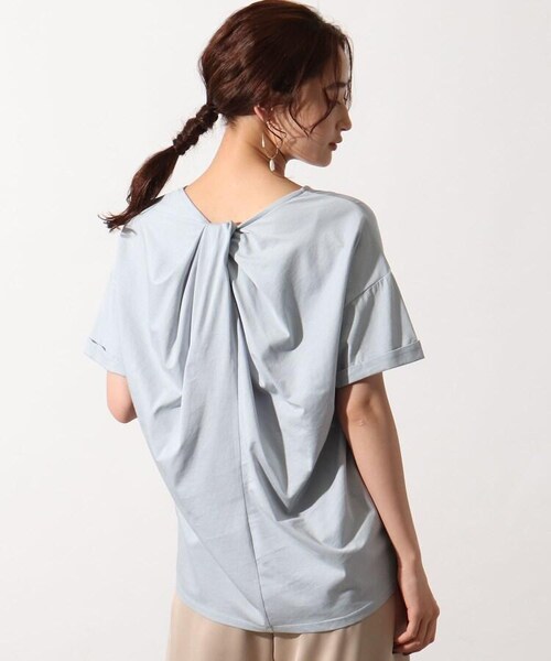 OZOC（オゾック）の「[26(S)/52(LL)WEB限定サイズ][洗える]バックツイストプルオーバー（トップス・レディース・オフホワイト(003)/ナチュラル(050)/サックス(090)/スミクロ(018)/モデル情報:身長163cm 着用サイズ38(M)・26(S)/38(M)/40(L)/52(LL)）」の7枚目の写真