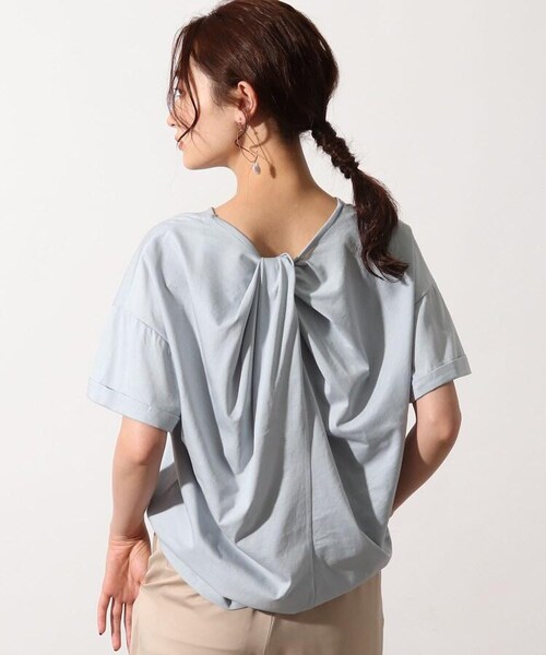 OZOC（オゾック）の「[26(S)/52(LL)WEB限定サイズ][洗える]バックツイストプルオーバー（トップス・レディース・オフホワイト(003)/ナチュラル(050)/サックス(090)/スミクロ(018)/モデル情報:身長163cm 着用サイズ38(M)・26(S)/38(M)/40(L)/52(LL)）」の13枚目の写真