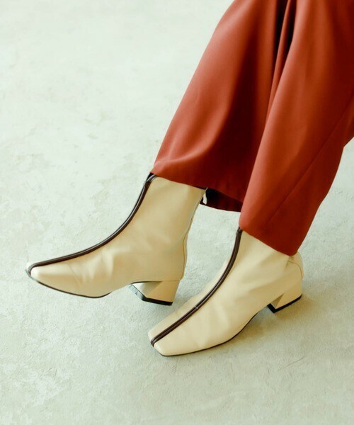 VACANCY（ヴァカンシー）の「パイピングショートブーツ（ブーツ・レディース・ホワイト/グレー/ブラウン・S/M/L）」の2枚目の写真