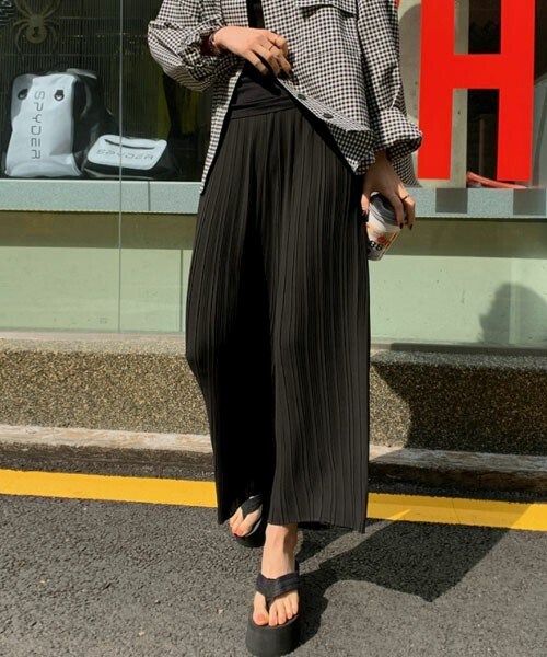 DHOLIC STYLE（ディーホリックスタイル）の「[mayblue] プリーツワイドパンツ（その他パンツ・レディース・ホワイト/イエロー/ピンク/ブラック/ブルー・FREE）」の2枚目の写真