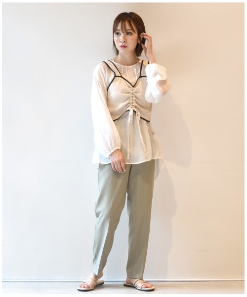 w closet(ダブルクローゼット)の「スリムスラックスパンツ(パンツ・レディース・Lカーキ/ベージュ/Sオレンジ/Dモカ・S/M/FREE/L)」の15枚目の写真