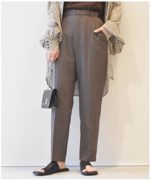 w closet(ダブルクローゼット)の「スリムスラックスパンツ(パンツ・レディース・Lカーキ/ベージュ/Sオレンジ/Dモカ・S/M/FREE/L)」の5枚目の写真