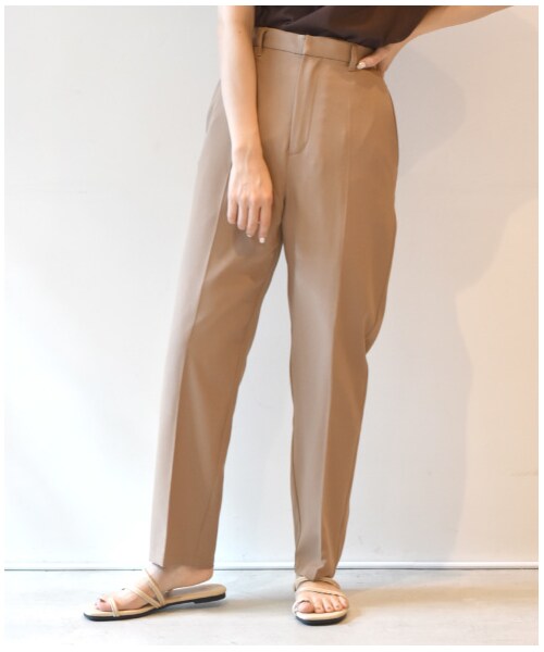 w closet(ダブルクローゼット)の「スリムスラックスパンツ(パンツ・レディース・Lカーキ/ベージュ/Sオレンジ/Dモカ・S/M/FREE/L)」の22枚目の写真